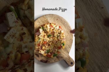 Homemade Pizza #ytshorts #food #capsicum #easyrecipe #pizzalover #pizzarecipe #cheeselovers #cheesy