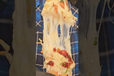 Stacking Classic Cheesy Saucy Sheet Pan Lasagna Nachos!🌮 #shorts #nachos #cheese #lasagna