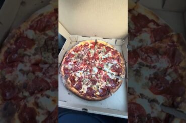 #pizza #pizzaitaliana #italia #reddevils #restaurant #pizzahut #pizzaria #pizzachallenge #ironmaiden