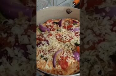 making pizza 🍕 at home 🏡#youtubeshorts #viral #cooking #foodie