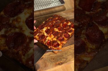 I made oven-baked Detroit Style Pizza