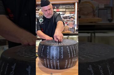 Why is this Italian Cheese BLACK? 🇮🇹🖤#chess #facts #blackchess