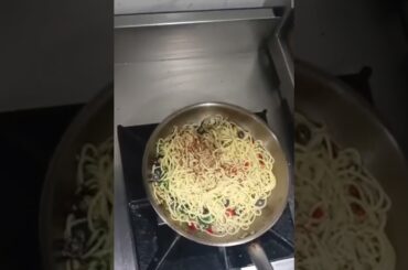 spaghetti Aglio e Olio # pasta #italian food #recipe