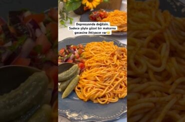 Kiminle makarna gecesi yapmak istersin ?😍 #makarna#foodturkey #pratiktarifler #makarnaaşkı
