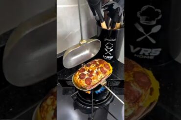 Pan Pizza 🍕! 🥓 😋 #recipe #shorts