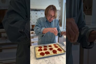 Grandma’s Pie 🍕3 ingredients and it comes together in five minutes AND it blows any pizzeria.