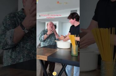Funny Breaking Spaghetti In Front Of An Italian 😂🍝 #spaghetti #italian #italianfood #breaking