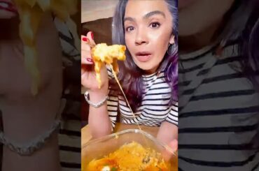 5-Minute High-Protein Pizza Bake … for one 🍕 35g protein, 10g fiber.