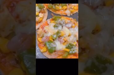 roti pizza 😋#recipes #pizza  #cookingvideo#easyrecipe #ytshorts #shorts #trending #recipe #food#song