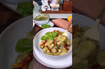 🌱Veganuary 26 | Traditional Basil Pesto Vegan #pesto #shorts #veganrecipe #italianfood #veganfood