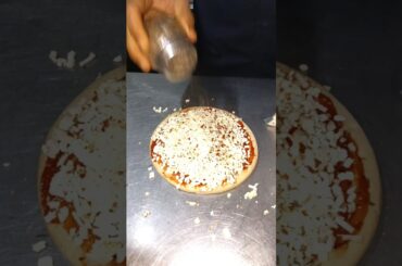 chiz pizza 🍕😋#explore #pizza #viral #food #italiancuisine #youtubeshorts