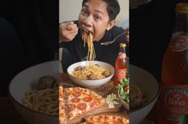 Mamma Mia! 🇮🇹 Finally caught up on this viral Italian Food Tray mukbang! 🍝🍕​