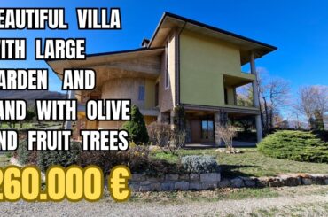 Beautiful villa, surrounded by a large garden and land with fruit and olive trees. Trivento.