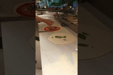 pizza making #pizzalovers #pizzatime #italiancuisine
