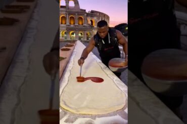 Pizza in Rome Italy 🍕🇮🇹 #rome #italy  #pizza #giantfood #fyp