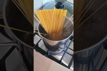 Spaghetti con crema di zucchine e pomodoro secco (ricetta pasta recipe) #cooking #food #ricetta