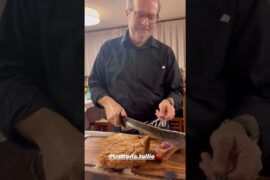 🥩🔥 Fried steak is famous in Florence, Italy. #italianfood #steak #bestfood