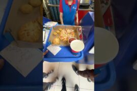 Cheapest meal Dominos v/s Pizza Hut #foodie #foodblogger #foodreview #subscribe