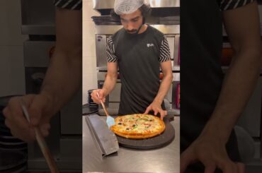 #pizzajohns #itspizzatime #pizzalover #bbqpizza #pizzarecipes #pizzatime #pizzatoppings #food