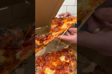 This Seattle pizza 🍕 spot sells out in minutes and has the best crispy crust! 📍A.K. Pizza