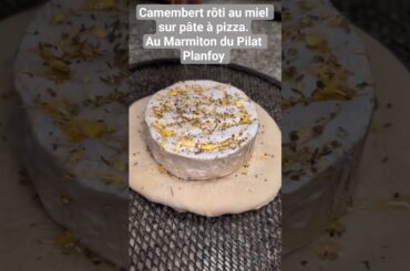 Camembert rôti au miel sur pâte à pizza #recette #cuisine #food #recettefacile #pizza #cooking
