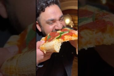 İtalya’da Dünyanın En Büyük Pizzasını Yedim 😱🍕  #italya #pizza #yemek #asmryemek #türkçeasmr