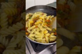 Spicy vegetable Pasta 🍝 🥵 #shorts #pasta #recipe #cooking #youtubeshorts #shortsfeed