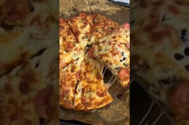 Домашний пицца #cooking #food #pizza #italy #pizzalover #pizzarecipe #pizzalovers #delicious #shorts