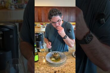 A pairing that Nonna would approve... 👏🌿🍷