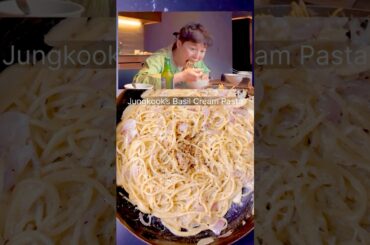 Junkkook’s creamy basil pasta recipe from BTS. #shorts #bts #junkkook #kfood
