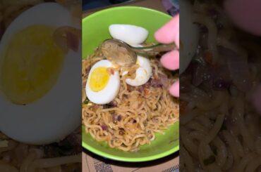 Mid night craving #noodles #khabarvideo #italianrecipes #kutumakutu #bdstreetfood #ramennoodles