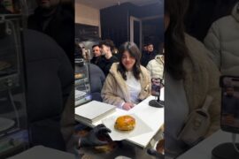 It's Very Delicious #trending #trendingshorts #shortsfeed #food #foodie #italy #youtubeshorts #cake