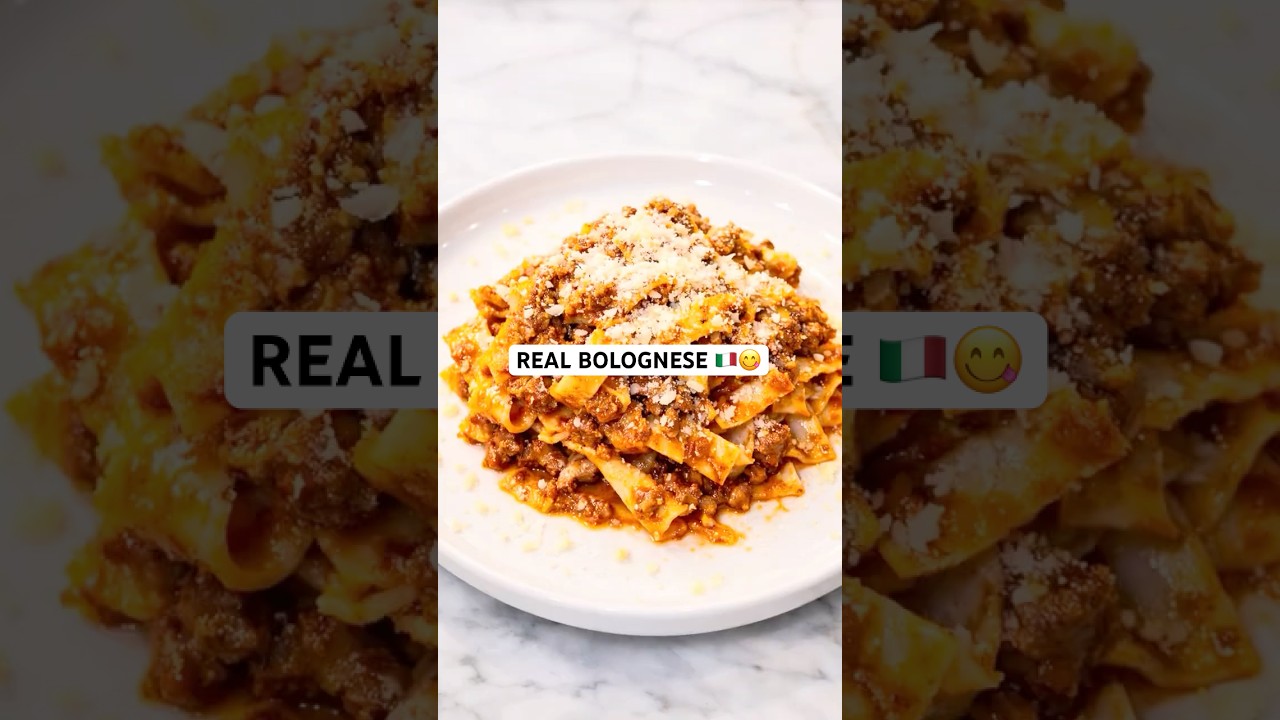 Real Italian Ragù alla Bolognese at Home 🇮🇹 #shorts #foodshorts #italianfood #bolognese Real Italian Ragù alla Bolognese at Home 🇮🇹 #shorts #foodshorts #italianfood #bolognese