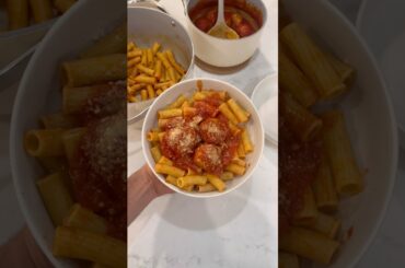 Treat your ladies gents 🍝🇮🇹 #pasta #italianfood #foodshorts #meatballs #italiancuisine #foodie