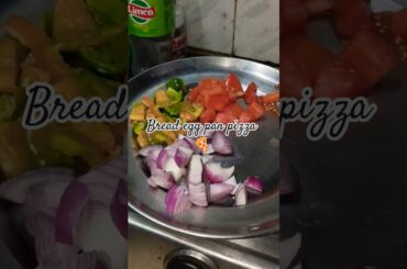 Street style  egg pan pizza🍕😋#pizzarecipe #pizza#eggpizza#cooking #recipe #youtube #tranding #short