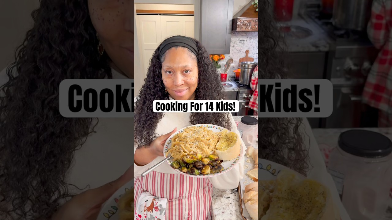 Mom of 14 vs 5 LBS of Pasta 🍝 #shorts #bigfamily #dinnerideas #cookwithme #momof14 Mom of 14 vs 5 LBS of Pasta 🍝 #shorts #bigfamily #dinnerideas #cookwithme #momof14