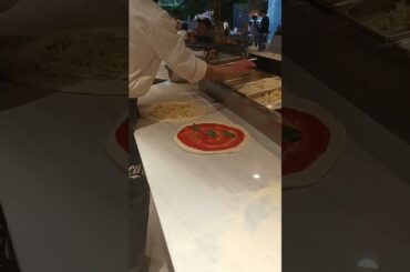 pizza making #pizzalovers #italiancuisine