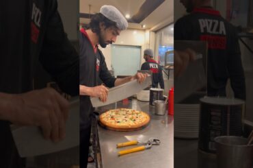 #itspizzatime #pizzajohns #bbqpizza #pizzalover #pizzarecipes #food #pizzatoppings #pizzatime