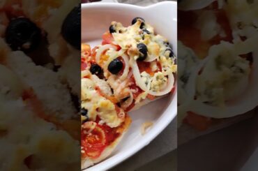 pitsaperjantai ❤️ #italy #pitsa #pizza #food #laurapausini #bonappétit #kitchen #oliviagarden