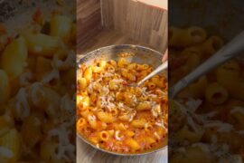 Try This Super Easy Cheesy Mac & Cheese | Easy Snack Recipe 😍 #shorts #food #ytshorts #streetfood