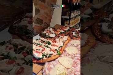 ITALIAN PIZZA BY SLICE IN MILAN 🍕 #shortsfeed #travelshorts