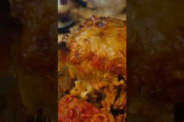 Classic Italian eggplant parmesan #eggplantparmesan #italianfood #Italianeggplantrecipes