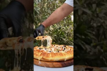 Kabab Stuffer pizza #kabab #stuffed #pizza #itspizzatime #food #foodie #deliciouspizza #pizzapie