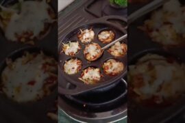 Cheesy Bread Pizza Bites | Mini pizza #shorts #pizza #ytshorts #shashicooks