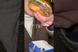 Next-Level Burgers & Energy in Modena 🍔 💃 #yummy#reels#viral#food#burger#italy#foodie#videoshort