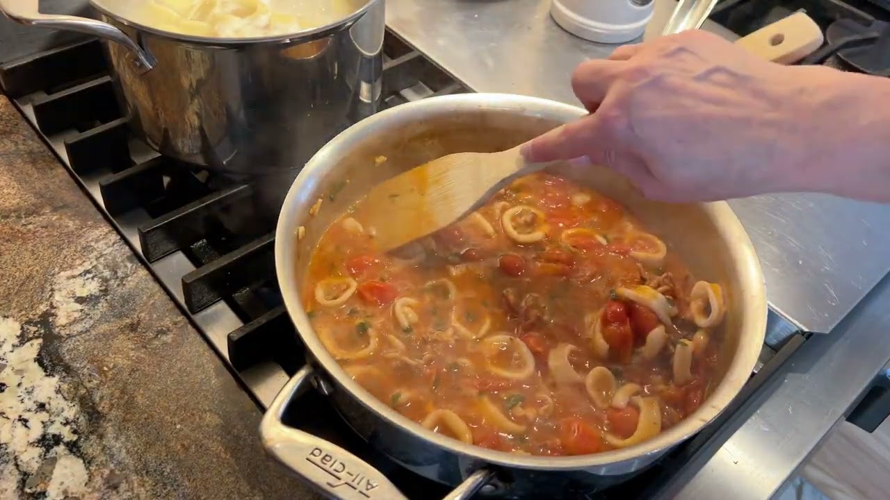 Calamarata Pasta with Squid (Calamarata Pasta with Calamari) Calamarata Pasta with Squid (Calamarata Pasta with Calamari)