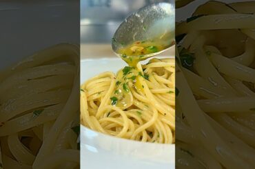 How to Make Spaghetti Aglio e Olio (Authentic Italian Recipe)