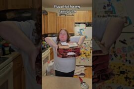 #pizzahut #pizza #holly #dinnerformyfamily #cozykitchen