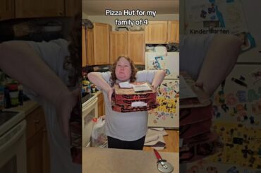 #pizzahut #pizza #holly #dinnerformyfamily #cozykitchen