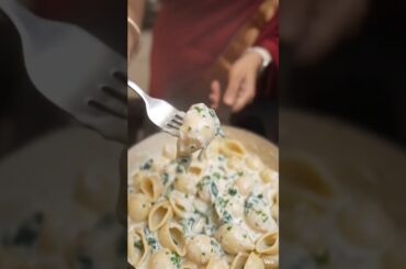 The CREAMIEST Spinach Pasta You’ll Ever Eat! 🤤 #shorts,#veokitchen ,#veomi